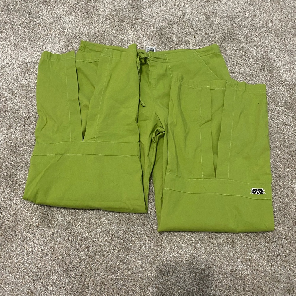Green wide leg crop "Be Present" yoga pants